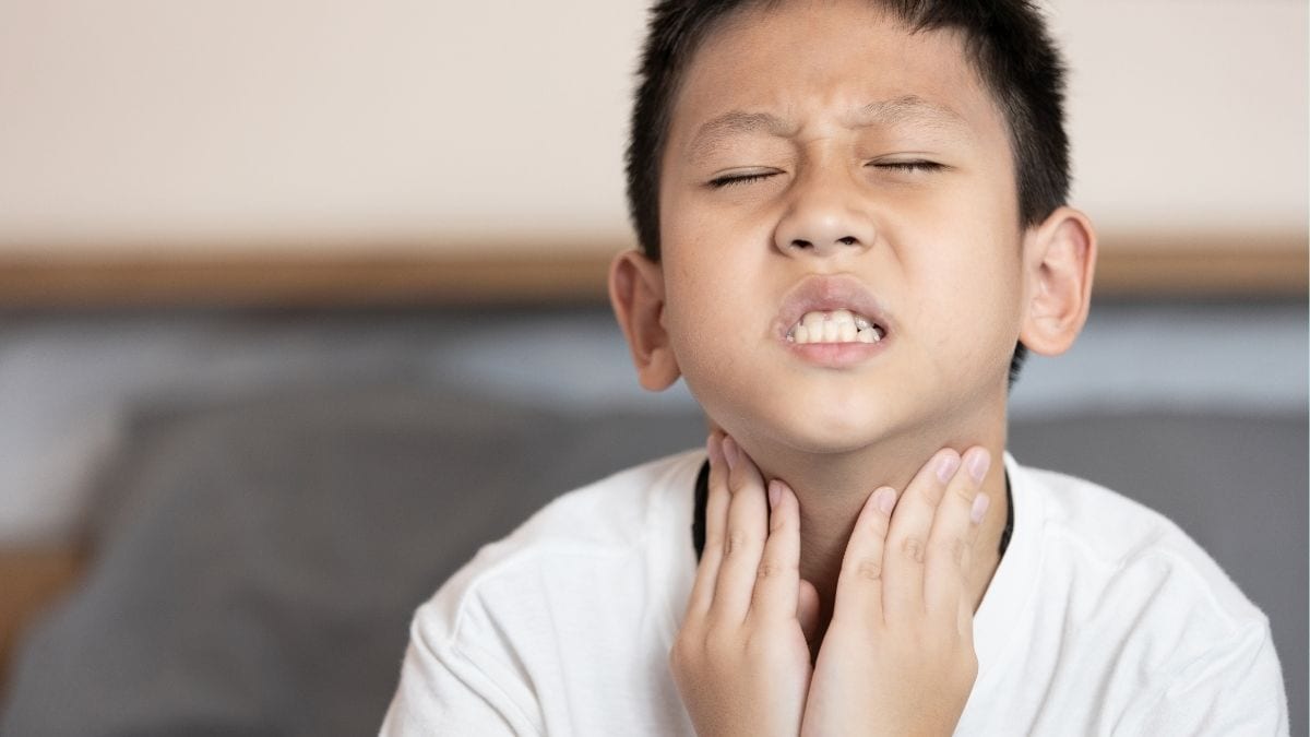 Tech Neck in Kids: How Screen Time Affects Their Spines and Ways to Relieve It